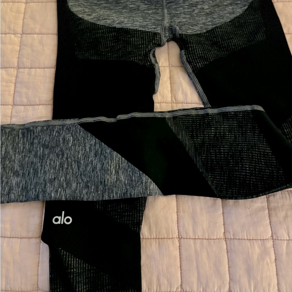ALO ankle length bottoms. Black and gray. Size SMALL